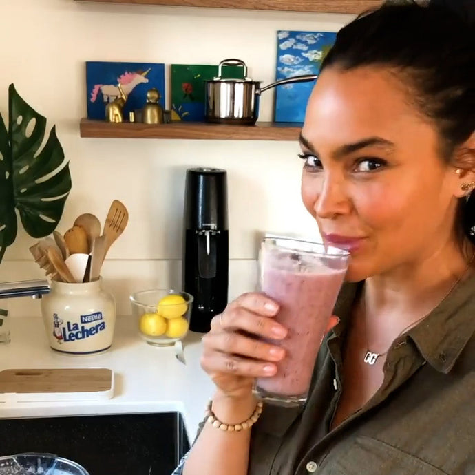 Super Glow Collagen-Infused Blueberry Smoothie
